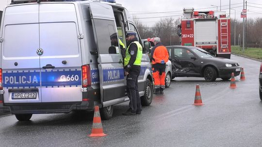 W Tarnowie zderzyły się dwa samochody. Podróżowało nimi 7 osób