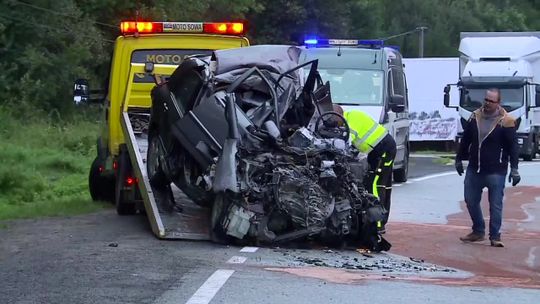 Wczoraj doszło do tragicznego wypadku. Dwie osoby zginęły w zderzeniu auta z autobusem pod Nowym Sączem