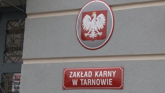 We włosach chciała przemycić niedozwoloną substancję dla brata, który odsiaduje wyrok w tarnowskim więzieniu