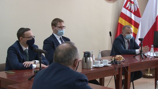 Wiceminister Sprawiedliwości Michał Woś spotkał się z samorządowcami powiatu dąbrowskiego