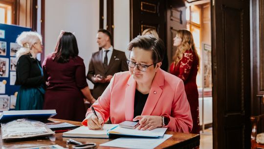 Wiceministra edukacji z wizytą w Szczurowej. Rozmawiano o roli edukacji dorosłych