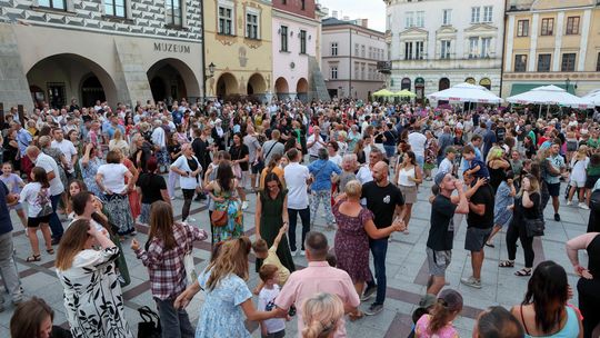 Wieczór taneczny na rynku