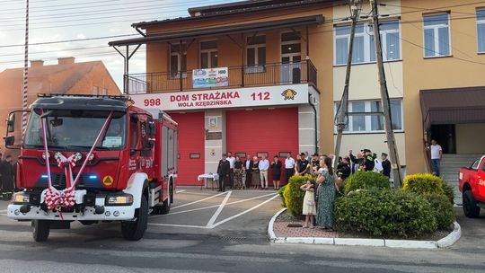 Wielka parada strażacka w gminie Tarnów. Tak witano nowy wóz dla OSP Wola Rzędzińska!