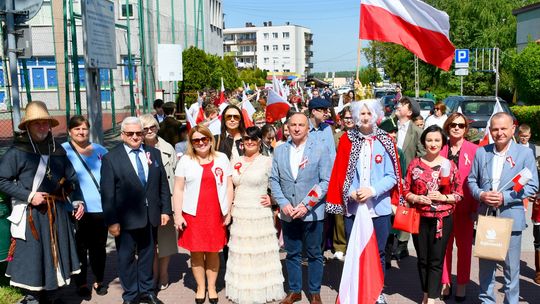 Wielki Szkolny Korowód Postaci Historycznych w Dąbrowie Tarnowskiej Wielki Szkolny Korowód Postaci Historycznych w Dąbrowie Tarnowskiej