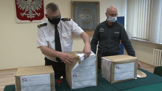 Więźniowie uszyli dwa tysiące maseczek dla tarnowskich strażaków 