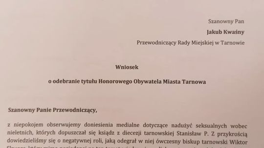 Wnioskują o odebranie tytułu honorowego obywatela Tarnowa abp. Wiktorowi Skworcowi