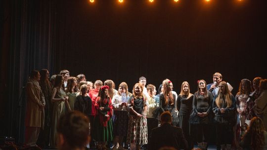 Wojnicz pełen teatralnych emocji. Młodzi artyści zachwycili na scenie Kina Wawel