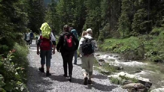 Wolontariusze po raz 7. posprzątają górskie szlaki. Dzięki akcji "Czyste Tatry" turyści śmiecą coraz mniej