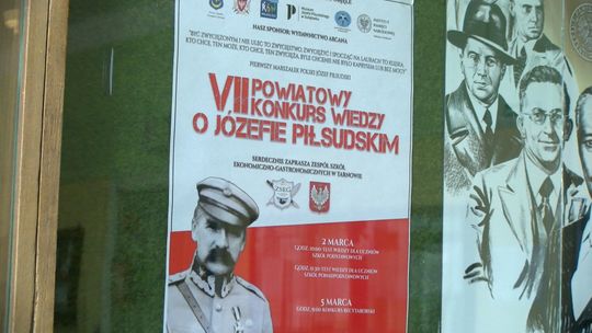 Wręczono nagrody  dla laureatów konkursu wiedzy o Józefie Piłsudskim w Zespole Szkół Ekonomiczno-Gastronomicznych w Tarnowie  