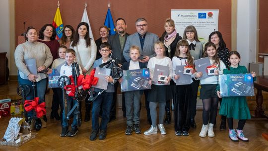 Wręczono nagrody w konkursie „Moje papierowe ozdoby świąteczne z makulatury – Eko Święta z #ekopowiatem bocheńskim”