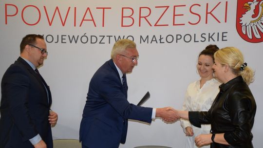 Współpraca z NGO - w Powiecie Brzeskim podpisano umowy