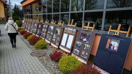 Wstrząsająca wystawa w Tarnowie! Przypomina tragedie, o których nie wolno zapomnieć
