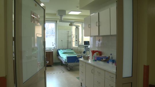 Wszystkie łóżka covidowe w brzeskim szpitalu są już zajęte. Lecznica wprowadza zakaz odwiedzin 