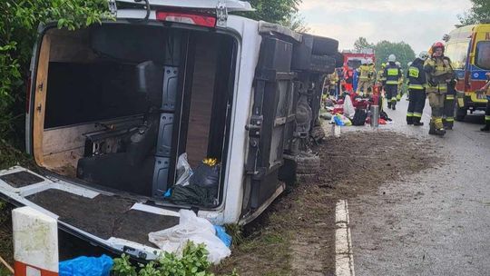 Wypadek busa w gminie Rzepiennik Strzyżewski. Podróżowała nim pielgrzymka młodzieży