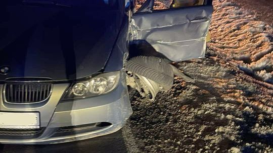 Wypadek! Kierujący bmw miał prawie 3 promile. Utrudnienia pomiędzy Mielcem a Lisią Górą
