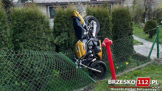 Wypadek motocyklisty w Zawadzie Uszewskiej. 28-latek trafił do szpitala 