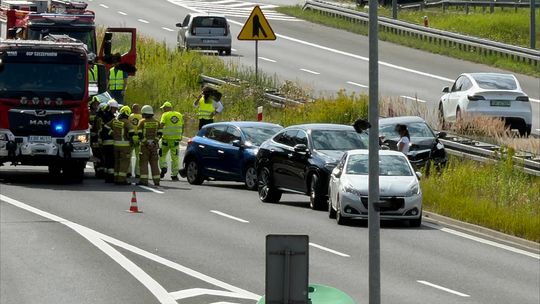 Wypadek na A4 pod Brzeskiem. Utrudnienia w kierunku Rzeszowa, na miejscu pracują służby