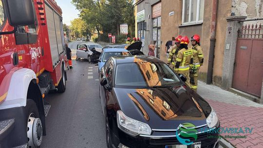Wypadek na Krasińskiego w Tarnowie. Uszkodzone zostały cztery samochody!