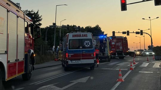 Wypadek na tarnowskich Błoniach. Zderzyły się dwa samochody i motocykl