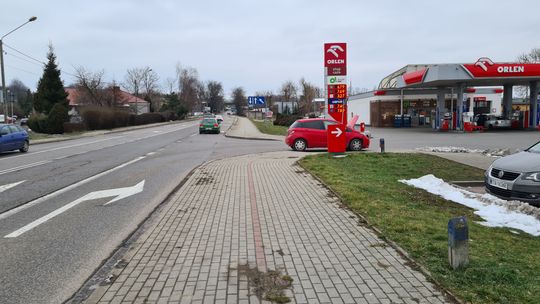 Wypadek na Tuchowskiej w Tarnowie. Poszkodowany mężczyzna trafił do szpitala