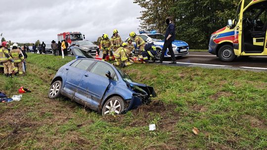 Wypadek pomiędzy Szczucinem a Dąbrową Tarnowską. 3 osoby w szpitalu. Kierowca pijany!