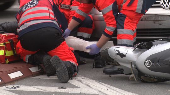 Wypadek przy ul. Krakowskiej. Poszkodowany trafił do szpitala