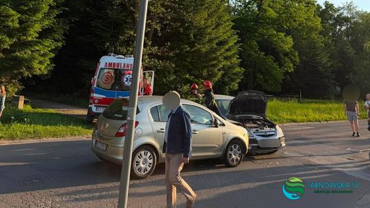 Wypadek u zbiegu Norwida i Czarnej Drogi w Tarnowie. Kierująca oplem w szpitalu Wypadek u zbiegu Norwida i Czarnej Drogi w Tarnowie. Kierująca oplem w szpitalu