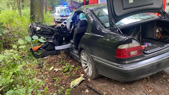 Wypadek w Dąbrowicy, nieprzytomny mężczyzna trafił do szpitala [ZDJĘCIA]
