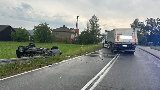 Wypadek w Faściszowej. Ciężko ranny kierujący osobówką trafił do szpitala