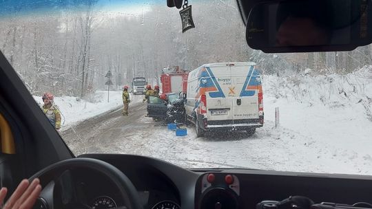 Wypadek w Łękawce na DW 977. Jedna osoba została poszkodowana
