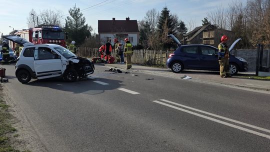 Wypadek w Oleśnie. Jedna osoba w szpitalu, droga była zablokowana