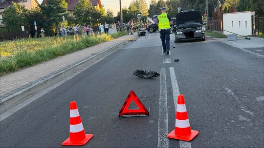 Wypadek w Pogórskiej Woli. Hyundai zderzył się z BMW, jedna osoba trafiła do szpitala