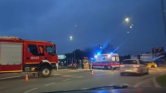 Wypadek w Tarnowie. Motorowerzysta trafił do szpitala