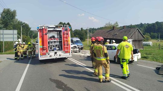Wypadek w Tymowej. 4 osoby trafiły do szpitala