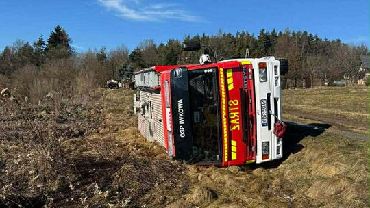 Wypadek z udziałem wozu strażackiego w Iwkowej Wypadek z udziałem wozu strażackiego w Iwkowej