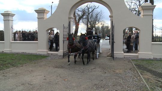 Wypiękniały zabytkowe obiekty w zespole dworsko-parkowym w Brniu