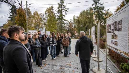 Wystawa „Bocheńszczyzna w okresie okupacji” kontynuuje swoją podróż po Bochni Wystawa „Bocheńszczyzna w okresie okupacji” kontynuuje swoją podróż po Bochni