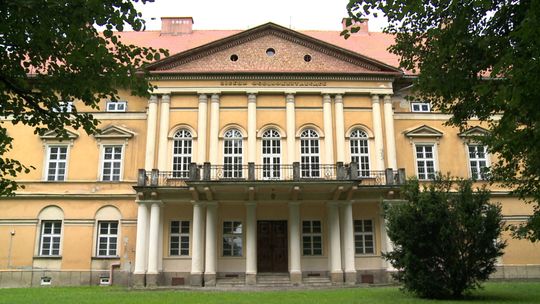 XIX-wieczny pałac pod Tarnowem trafił na sprzedaż