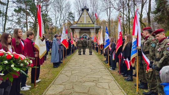 XXV Ogólnopolski Zlot Niepodległościowy na cmentarzu w Łowczówku