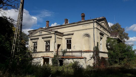 Zabytkowy dwór w Radlnej własnością gminy Tarnów