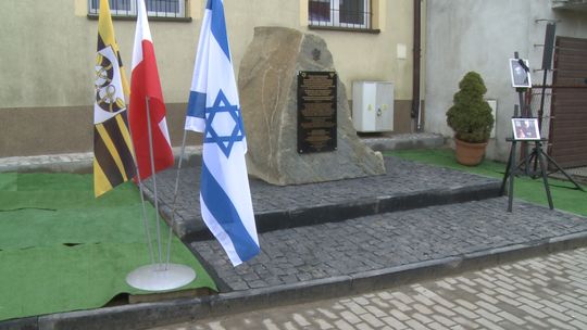 Zakliczyn. Odsłonięto pomnik ku czci ofiar niemieckich zbrodni - Żydów i Polaków żydowskiego pochodzenia