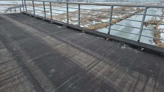 Zakończono remont drewnianego mostu w Radwanie