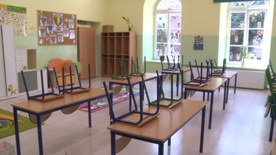 Zamknięto szkołę w Rychwałdzie. Nauczycielka zakażona koronawirusem, uczniów wysłano na naukę zdalną