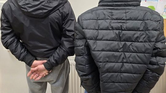 Zatrzymany wezwał na komisariat kolegę. Obaj byli poszukiwani!