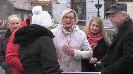 Zbiórka podpisów poparcia dla Karola Nawrockiego w Brzesku