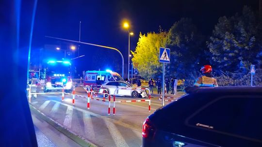 Zdarzenie drogowe na ul. Lwowskiej w Tarnowie. Samochód skosił bariery na przejściu dla pieszych