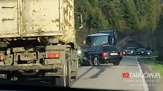 Zdarzenie drogowe w Jodłówce Tuchowskiej. Utrudnienia od wczesnych godzin porannych