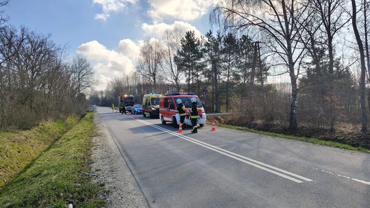 Zderzenie auta ze skuterem w Delastowicach. Jedna osoba poszkodowana