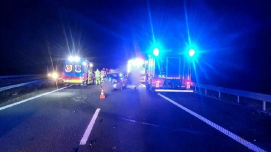 Zderzenie busa i osobówki na autostradzie A4 pod Tarnowem