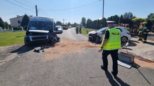Zderzenie busa i osobówki pod Żabnem. Dwie osoby w szpitalu